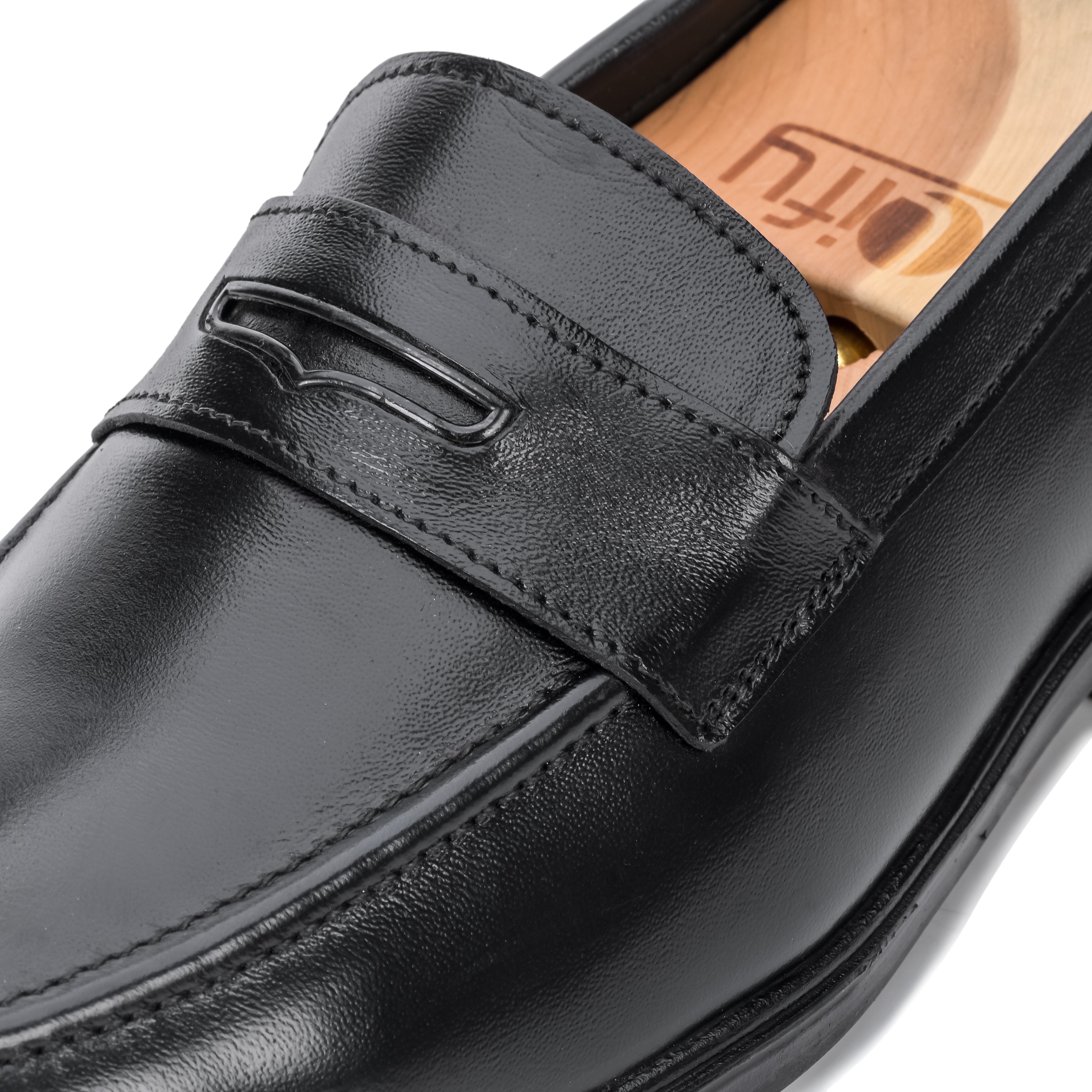 Copper Plate Loafer – Black