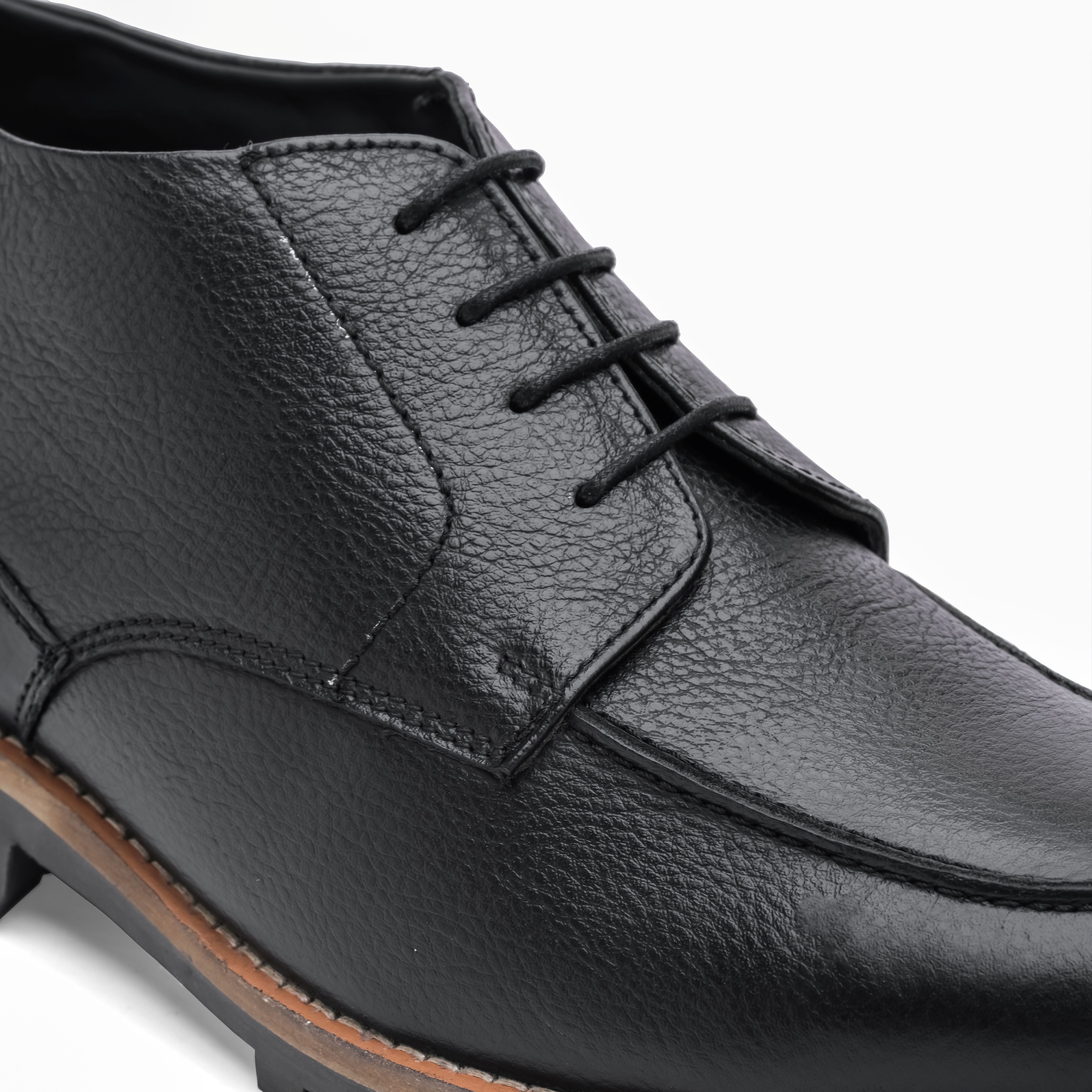 Moc-Toe Chukka Boot - Black